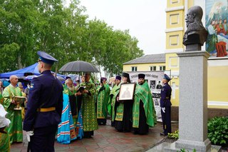 Бюст Николаю II открыли на территории храма в Уссурийске