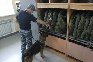 В Уссурийске полицейские обследовали территории воинских частей