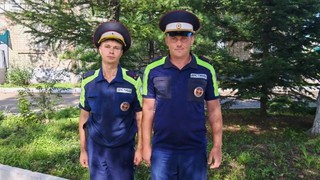 Сотрудники Госавтоинспекции Уссурийска оказали помощь мужчине, сорвавшемуся со скалы в бухте Теляковского