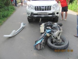 В Уссурийске из-за невнимательности пострадал мотоциклист