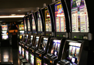 Зал игровых автоматов прикрыли в Уссурийске