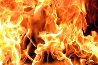 Пожарные спасли двух человек из горящего дома