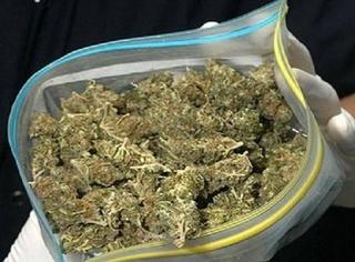 Парня с пакетом марихуаны задержали в Уссурийске