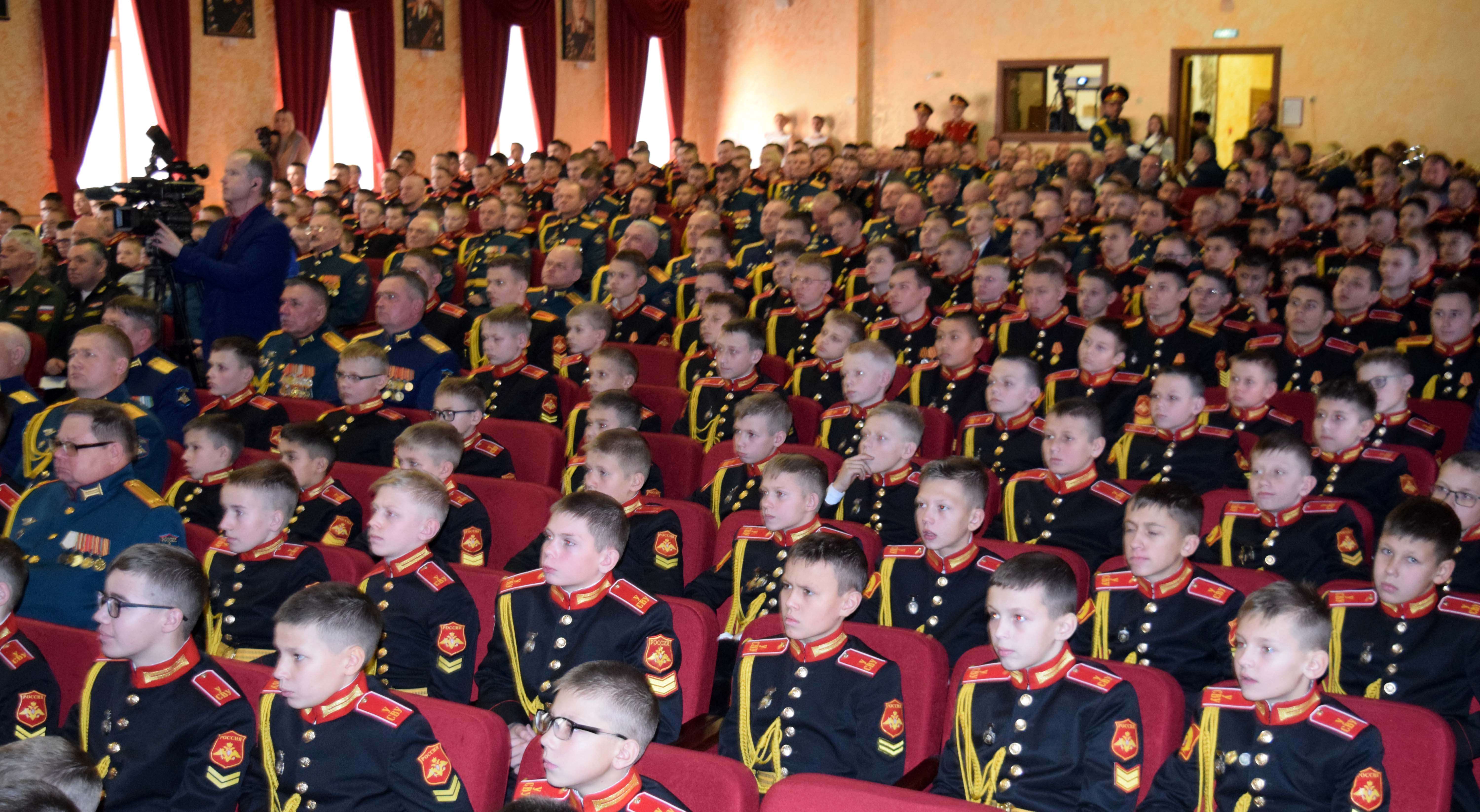 Легендарное Уссурийское суворовское военное училище отметило 75-летие ...