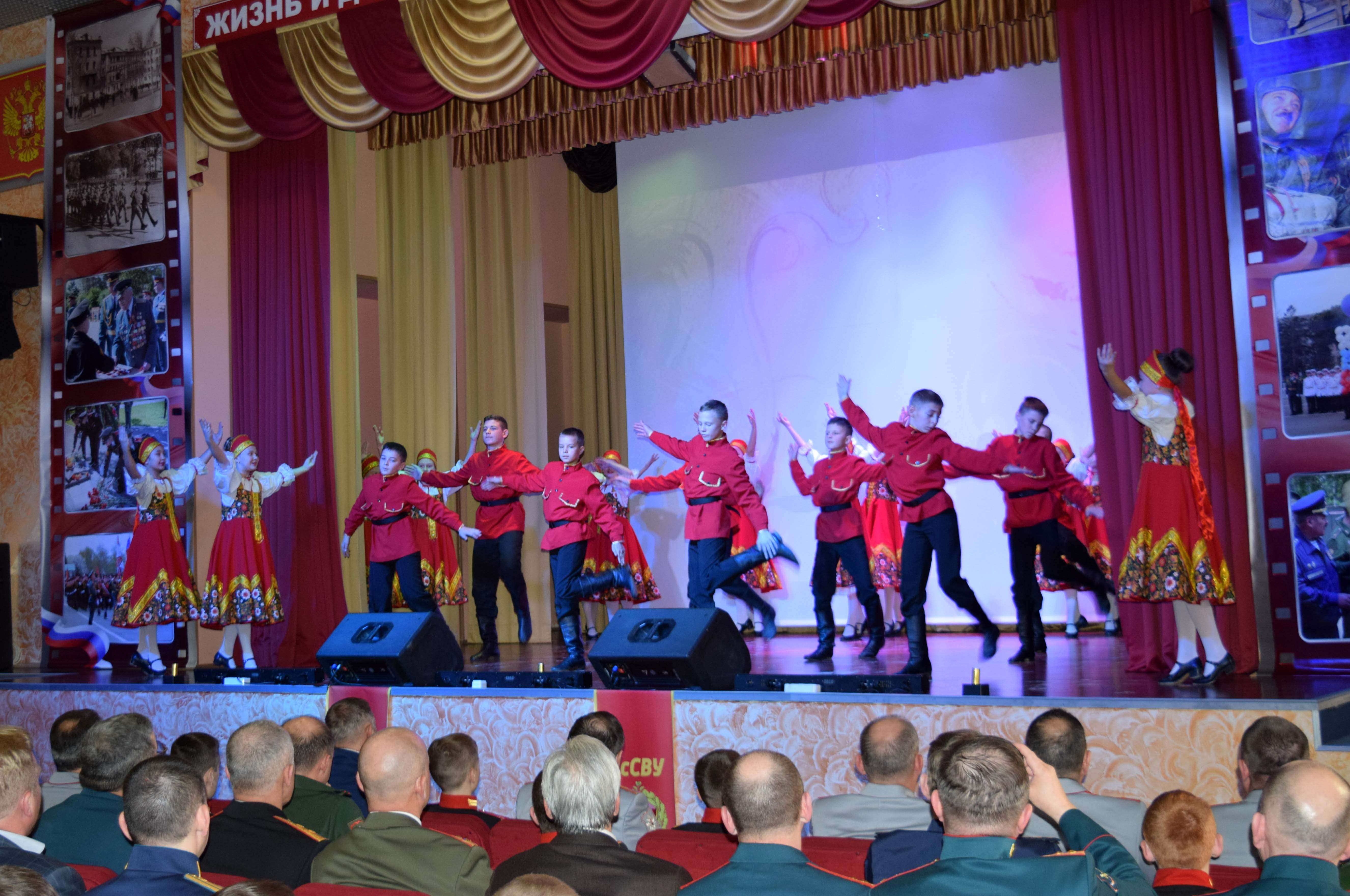 Легендарное Уссурийское суворовское военное училище отметило 75-летие ...